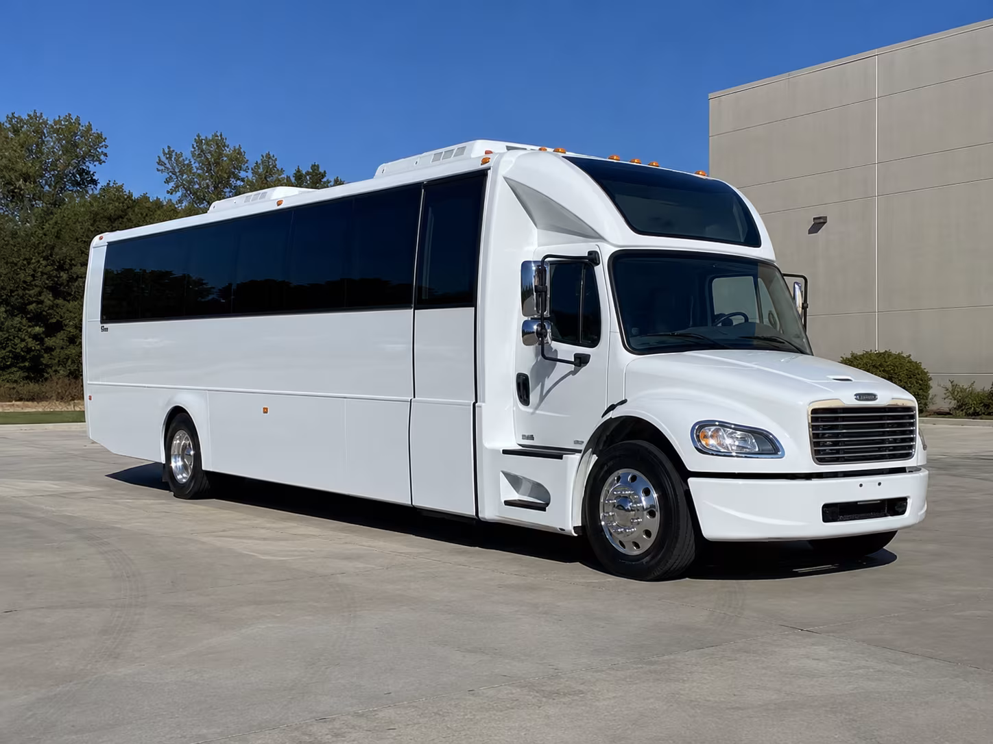 hesperia 28 passenger party bus